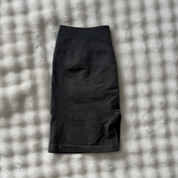 Alphalete Women's Dark Grey Amplify Shorts - Picture 2 of 4